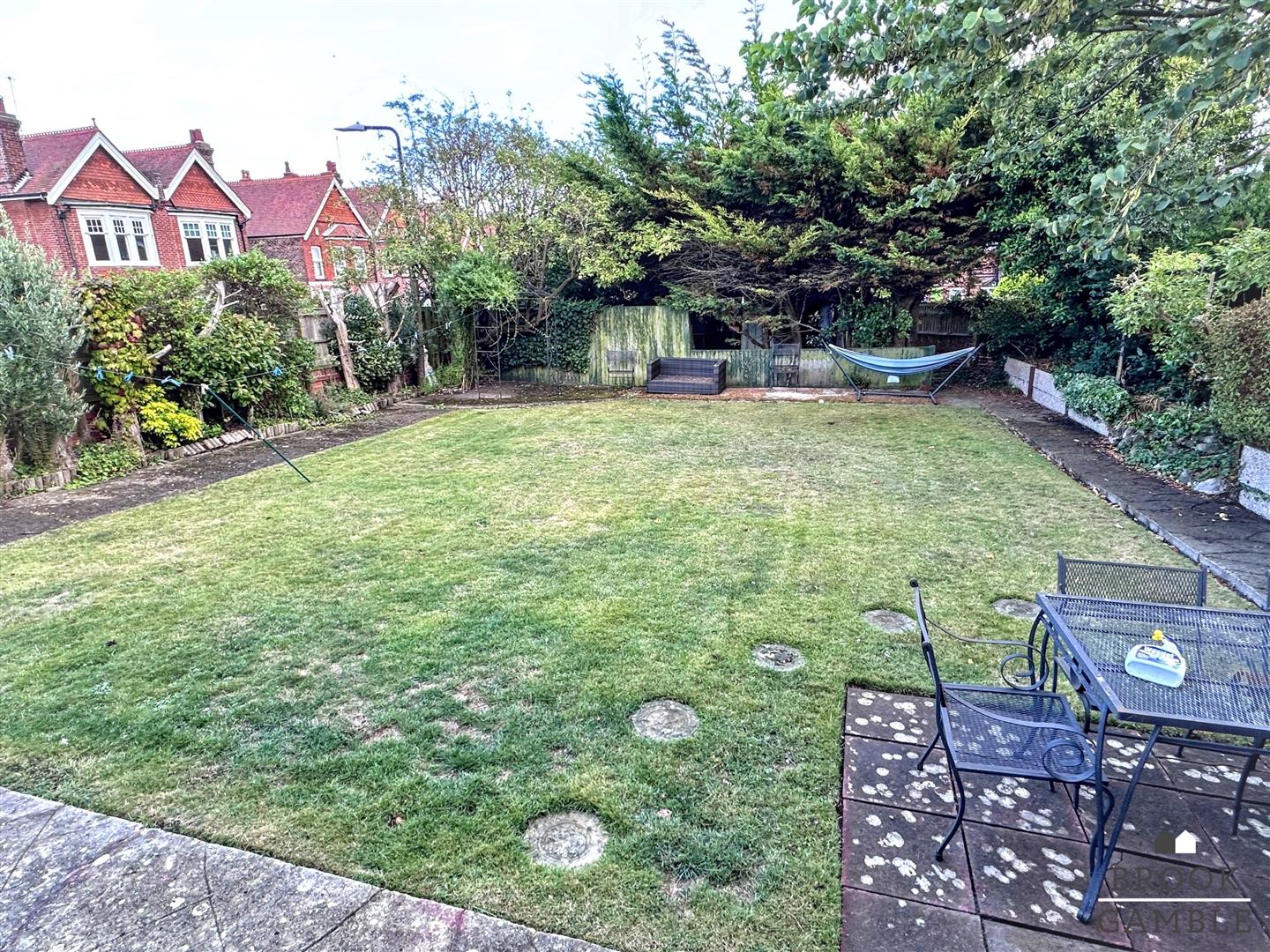 7 Bedroom House - Semi-Detached. Milton Road in Eastbourne, East Sussex 29